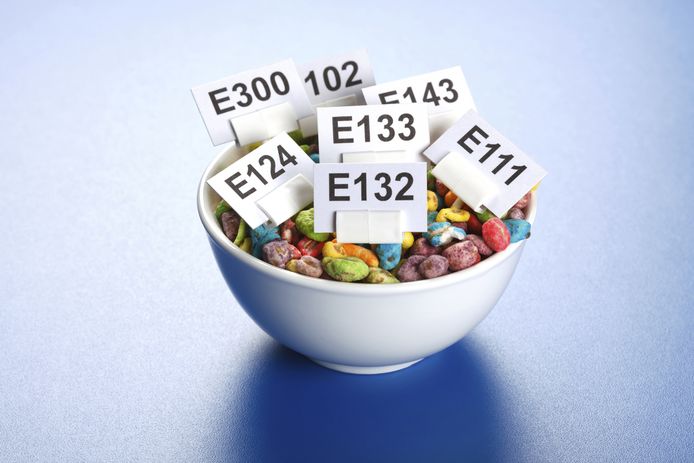 Ingrediënten en additieven met lange chemische namen en de E-nummers (de code van de Europese Unie voor additieven) maken ons wantrouwig.