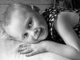 Meisje (4) van wie hartbrekende foto viraal ging, verliest de strijd tegen kanker