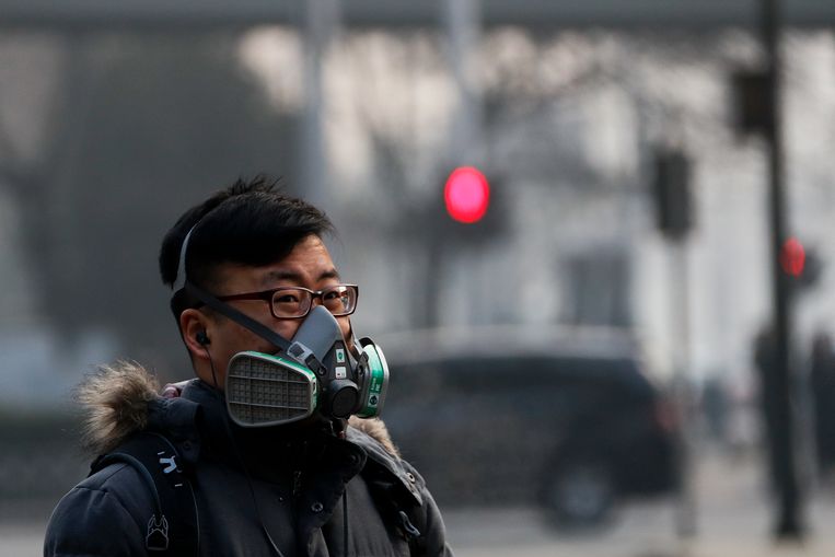 Peking, de hoofdstad van China, heeft al jaren te kampen met hevige smog. De lokale overheid was meerdere keren genoodzaakt scholen en wegen te sluiten vanwege extreem hoge hoeveelheden fijnstof in de lucht.  Beeld AP