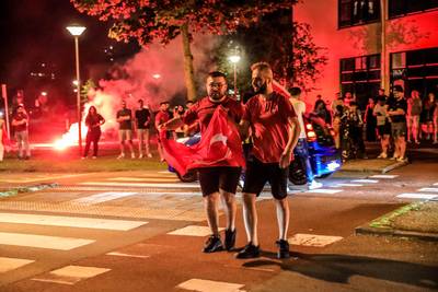 ‘Toeterturken’ vieren massaal overwinning: leidt dat zaterdag tegen Oranje tot maatregelen?