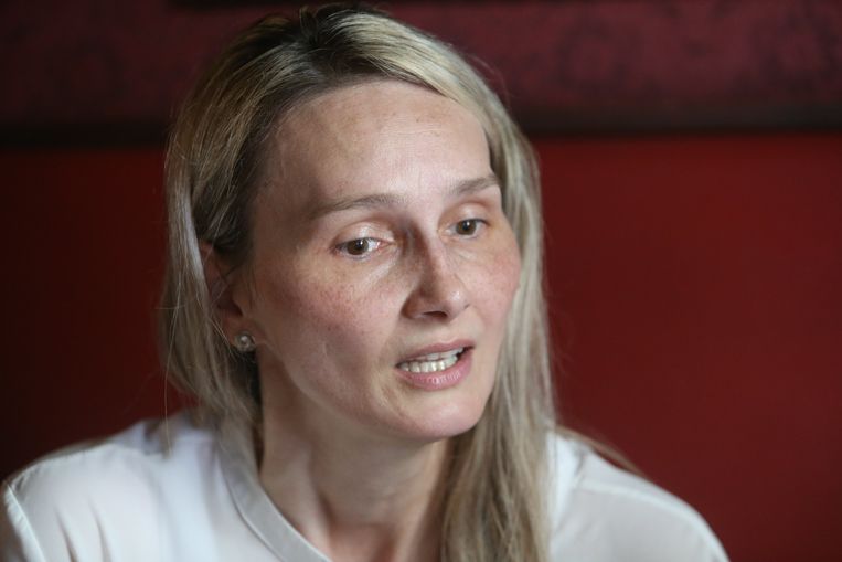 Henrieta Chovancov, de weduwe van Jozef Chovanec die twee jaar geleden stierf na zijn arrestatie op de luchthaven van Charleroi.  Beeld Photo News
