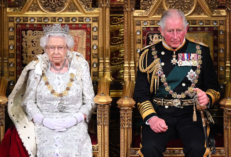 Koningin Elizabeth II en prins Charles tijdens de State Opening of Parliament in Westminster, 14 oktober 2019 Beeld Getty Images