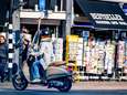 Helm, haarnetje en spray vaste uitrusting voor Amsterdamse scooterverhuurders