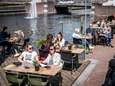 Do’s-and-don'ts als je uit eten gaat: stapel lege borden vooral niet op en andere tips