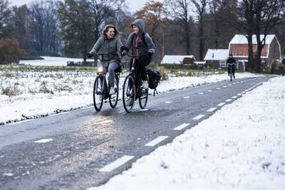 KMI waarschuwt met code geel voor gladde wegen op zondag, nu al gevaar voor gladheid in West- en Oost-Vlaanderen en aan de kust