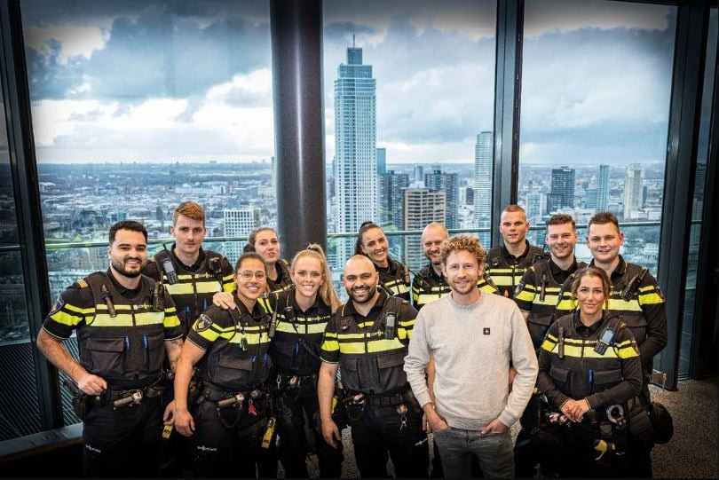 Deze 12 agenten schitteren binnenkort in tvprogramma 'Bureau Rotterdam' Foto bndestem.nl