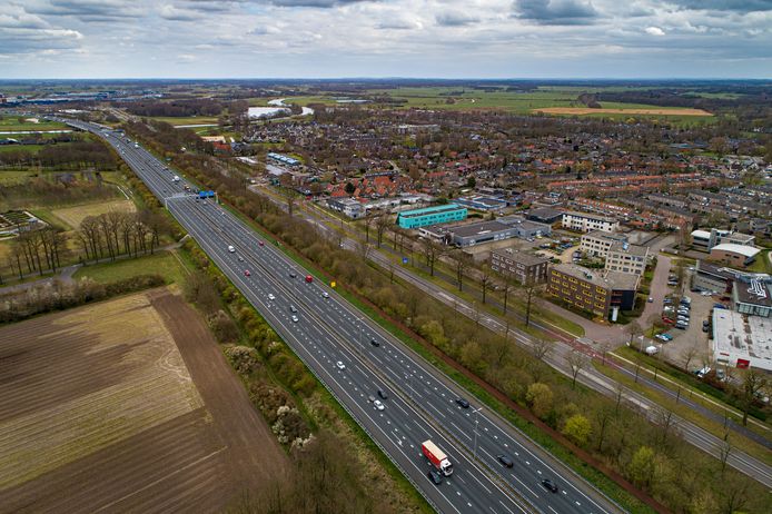 Rechts de Zwolse wijk Berkum. Op de achtergrond groengebied Vechtpoort, een mogelijke woningbouwlocatie in de toekomst.