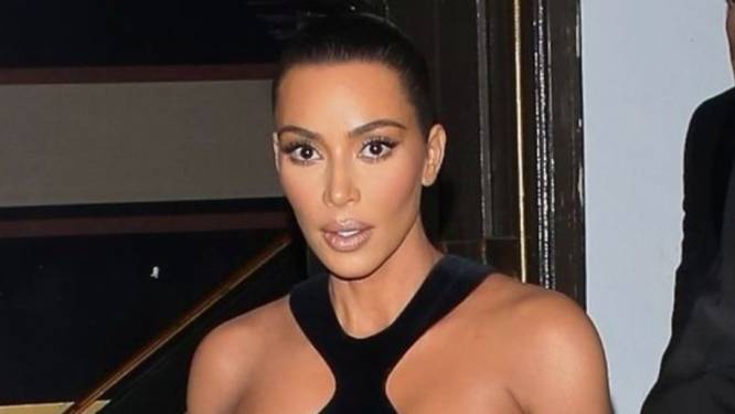 Kim Kardashian laat niets aan de verbeelding over in vintage Thierry Mugler -jurk