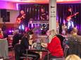 The Amazing Stroopwafels verzorgden de ‘wachtmuziek’ tijdens Kapsalon Theater in De Stadsgehoorzaal in Vlaardingen.