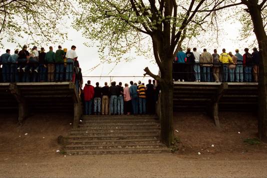 NAC-fans kijken naar het duel met Feyenoord op 28 april 1996 (0-3).