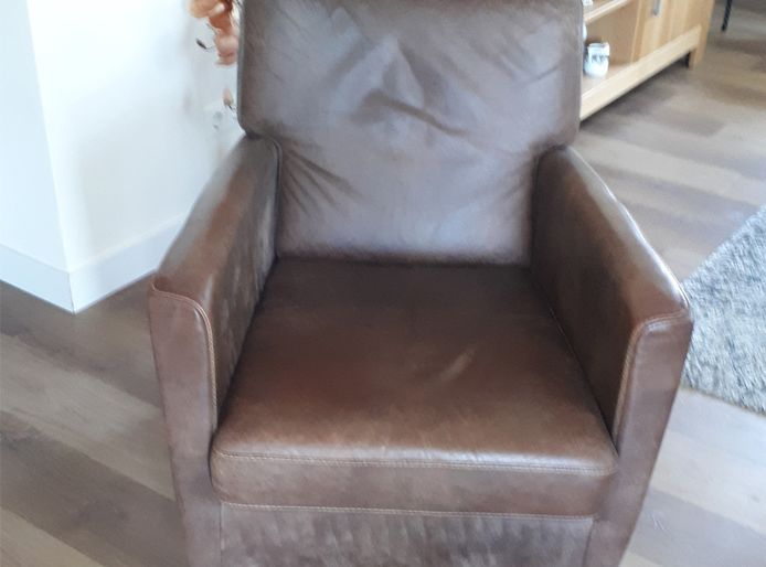 Aangeboden in Raalte: drie van deze fauteuils.