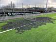 Grasmat voetbalveld IJsselmeervogels zwaar beschadigd door onbekende stof<br>
