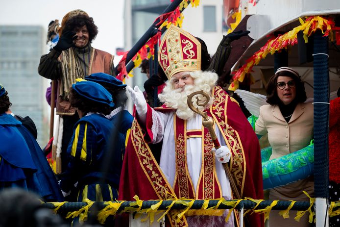 De Sint komt aan in Antwerpen.