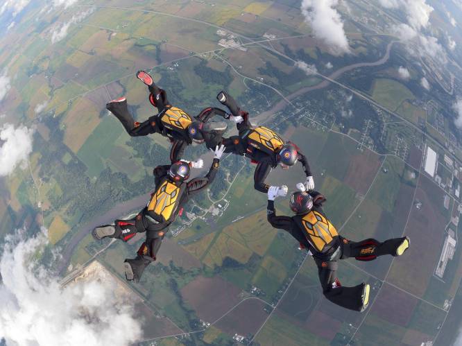Belgische parachutisten verlengen wereldtitel in Chicago