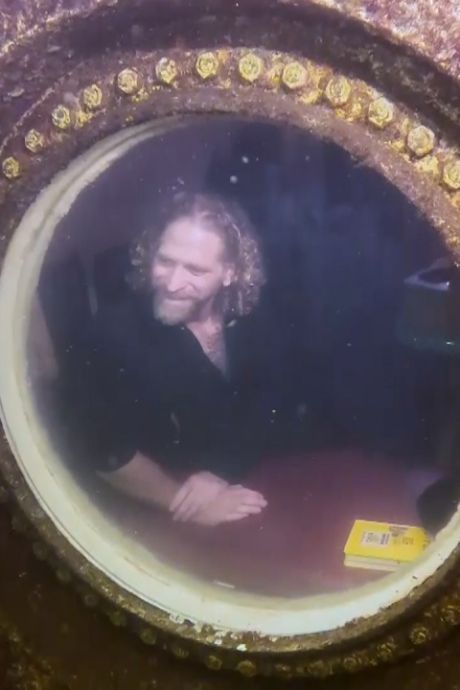 Un professeur américain bat le record du monde de vie sous l'eau