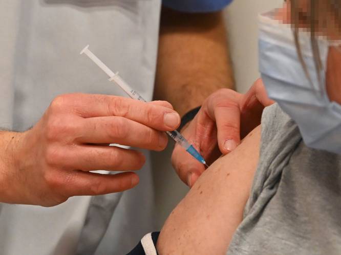 HET DEBAT. Moet het coronavaccin verplicht worden voor zorgmedewerkers in ons land?