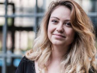 COLUMN. 33-jarige single Hanne gaat op zoek naar kerstcadeaus: “Die 30 euro kan ik beter sparen voor dat huis dat ik nooit ga kunnen betalen”

