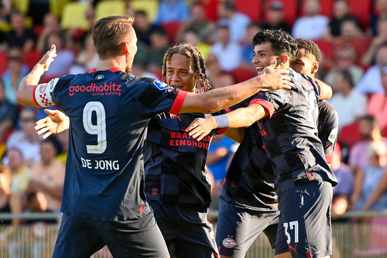PSV won zaterdagavond gemakkelijk met 2-5 van Go Ahead Eagles Beeld Pro Shots / Stefan Koops