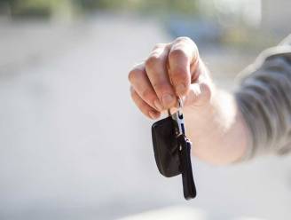 Oplichters tonen valse betalingsbewijzen voor aankoop tweedehandswagens via zoekertjessite: 2 jaar cel