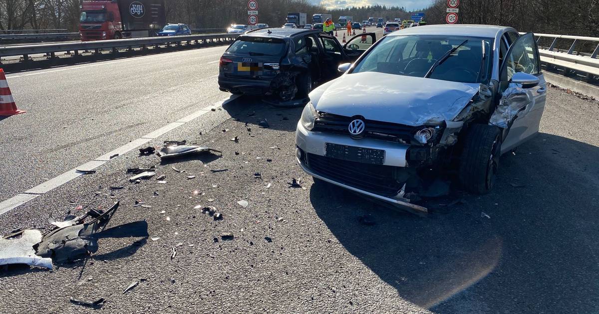 Flinke botsing zorgt voor file op A1 bij Apeldoorn.