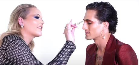 Nikkie de Jager doet make-up van Måneskin-zanger Damiano en ontdekt hele andere kant van hem