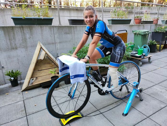 Yoica De Kock kan na hard trainen fietsen met één been, maar moet binnenkort opnieuw worden geopereerd