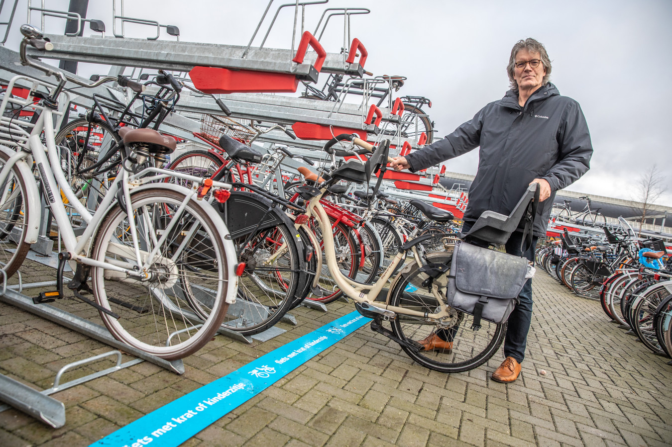 Onderdrukker cursief Validatie Klem met je kratfiets? ProRail test nieuw fietsenrek in Zwolle, Zutphen en  Deventer | Foto | tubantia.nl