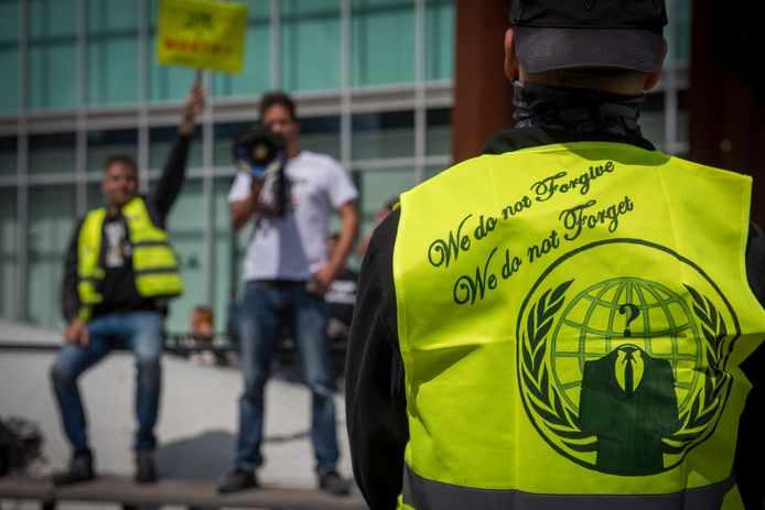 Op het 18 Septemberplein komt de organisatie Demonstratie van het Volk bijeen om te demonstreren tegen de lockdown.