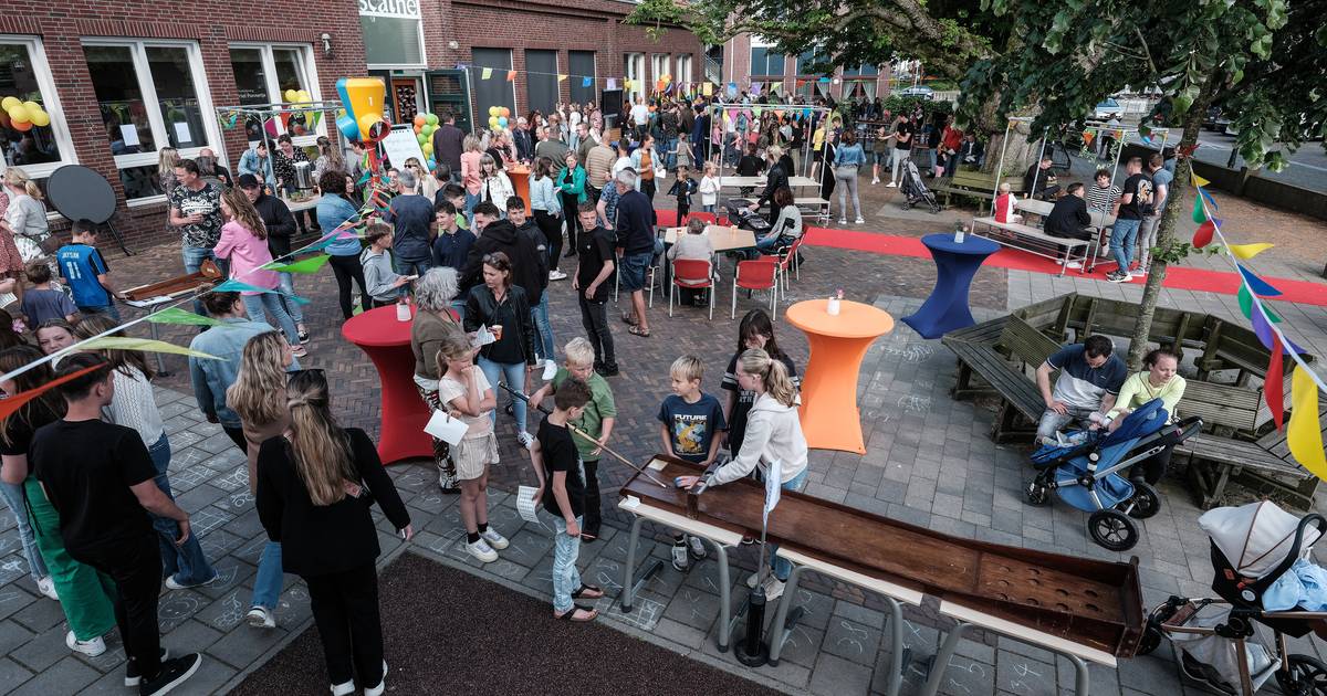 Jong en oud komen bijeen op 't Scathe op Pannerden vanwege het 100 ...