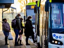 Bus rijdt nieuwe route, maar provincie heeft helemaal geen haltes gemaakt: ‘Onbestaanbaar!’