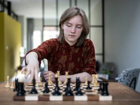 Jonge Nijmeegse schaakster Josephine Damen traint dagelijks voor winst op kampioenschap: ‘Ik voel de adrenaline vrijkomen’