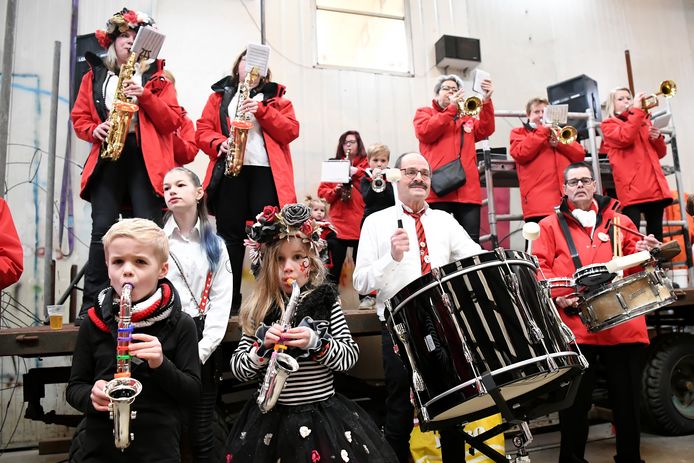 Carnavalskapellen in Breda kunnen wel wat nieuwe aanwas gebruiken. Zaterdag kan ieder die wil even muzikant zijn bij Nieuwe Veste.