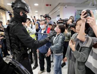 Politie: ook vreedzame demonstranten die toekijken in Hongkong zijn strafbaar