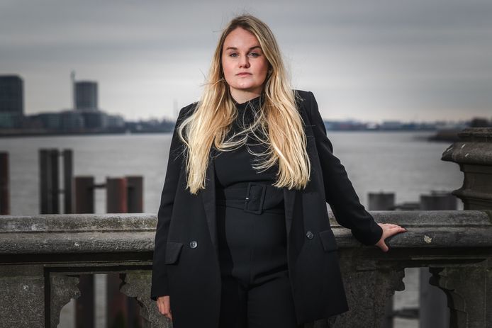 Manon Cop, 27 en advocate gespecialiseerd in zedenzaken. De camera's van het tv-programma 'Justice For All' volgen haar voor een nieuw seizoen.