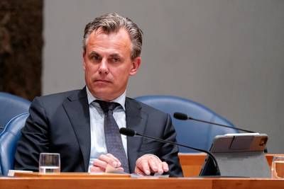Minister Harbers over PFAS in Friesland: ‘Dit probleem blijft ons nog jaren achtervolgen’