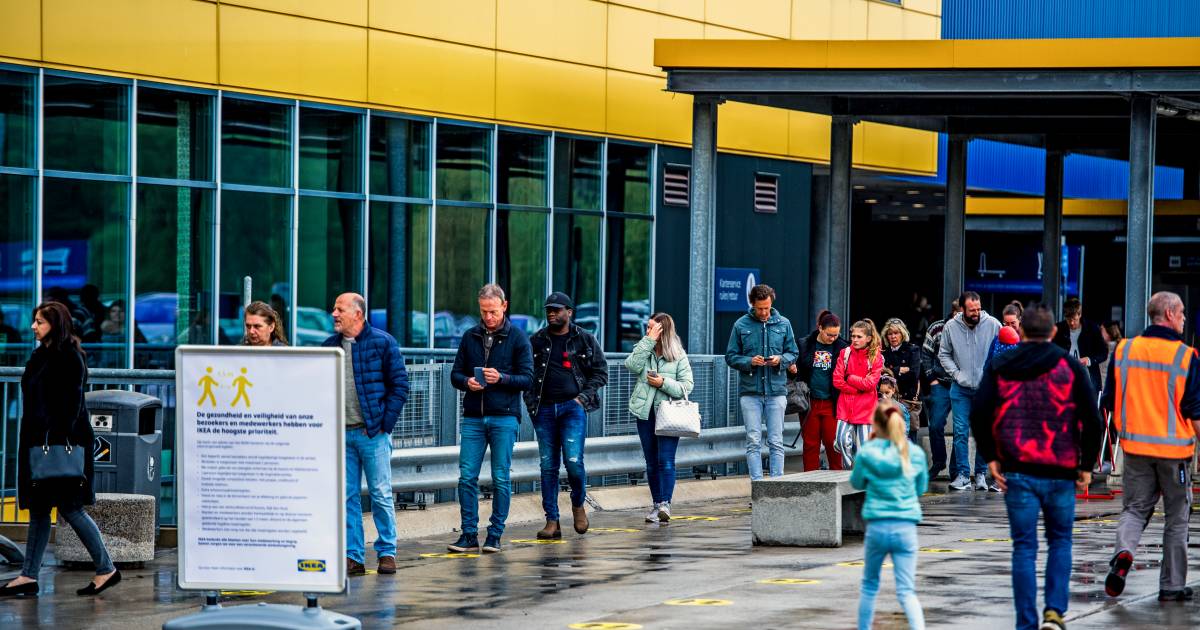 enorme wachtrijen voor de ikea in barendrecht billy s kunnen weer worden ingeslagen rotterdam ad nl