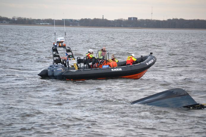 Op zoek naar meer drenkelingen.