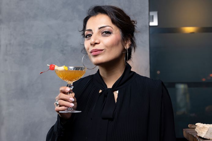 HLN-sommelier Sepideh Sedaghatnia vertelt hoe je exclusieve Halloween-cocktails kunt serveren.