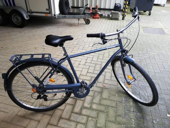 De politie zoekt de eigenaars van deze fietsen.