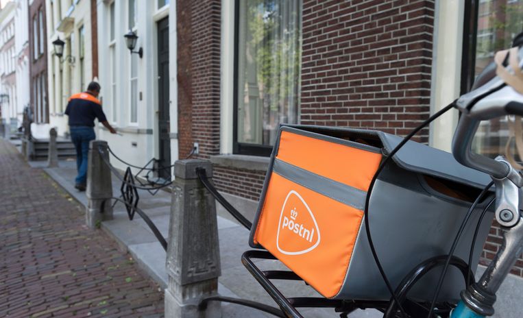 Postbezorging in de regio Delft.
 Beeld ANP, Lex van Lieshout 