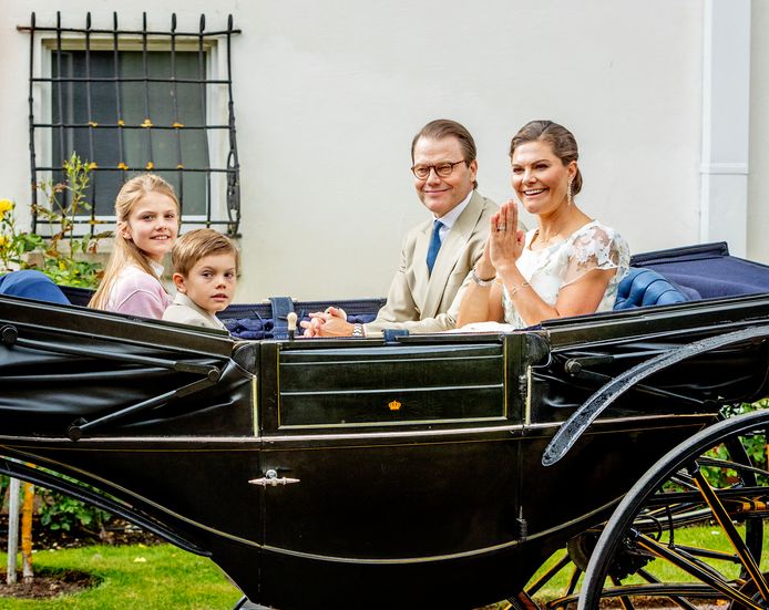 Prins Daniel en Victoria met hun twee kinderen Oscar en Estelle.