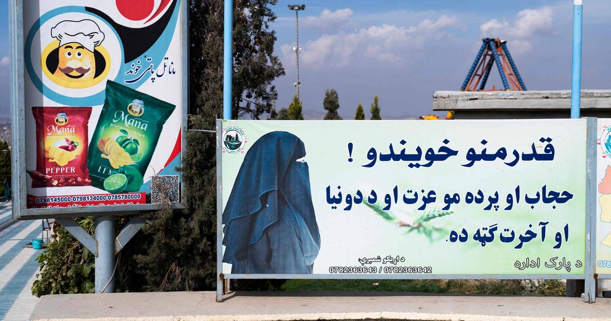 Talebani bandiscono le donne dai parchi e dalle fiere di Kabul |  All’estero