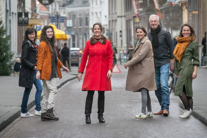 De eerste 6 kandidaten van De Bossche Groenen (vlnr):  Marijn van Heertum, Alicha van der Aa, lijsttrekker Judith Hendrickx, Eef van Opdorp. Will Hoeben en Anne den Otter.