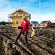 In de Flevolandse polder bouwen pioniers zelf hun gewenste huis en dorp