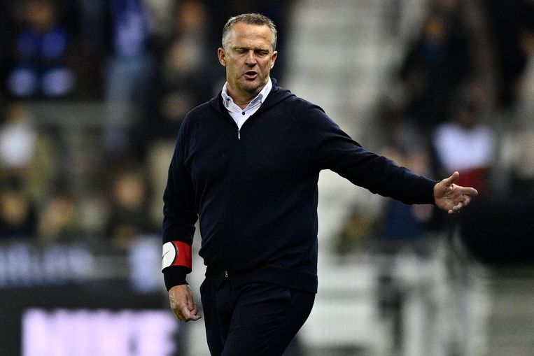 John van den Brom tijdens Genk-Gent. Beeld BELGA