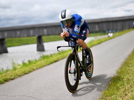 Yves Lampaert snelste in proloog Ronde van Zwitserland: ‘Heb aan mezelf getwijfeld, niveau is zó hoog’