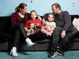 Melanie en Mike Doldersum met hun kinderen Jace en Jaimy die de spierziekte SMA type 2 hebben.
