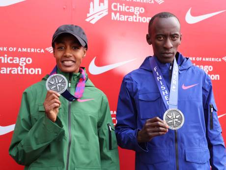 Sifan Hassan loopt in Tokio eerste marathon zonder Kelvin Kiptum aan de start: ‘Ik kon zijn dood niet geloven’