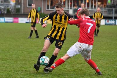 Broers Luuk en Wessel Thelosen worden met applaus onthaald bij SES