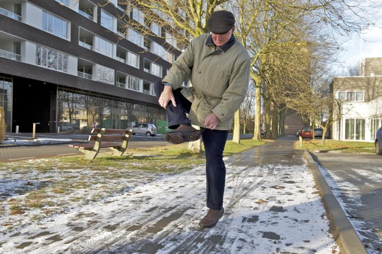 te ontvangen Cataract aankomst Sneeuwketting onder de schoenen | Foto | destentor.nl